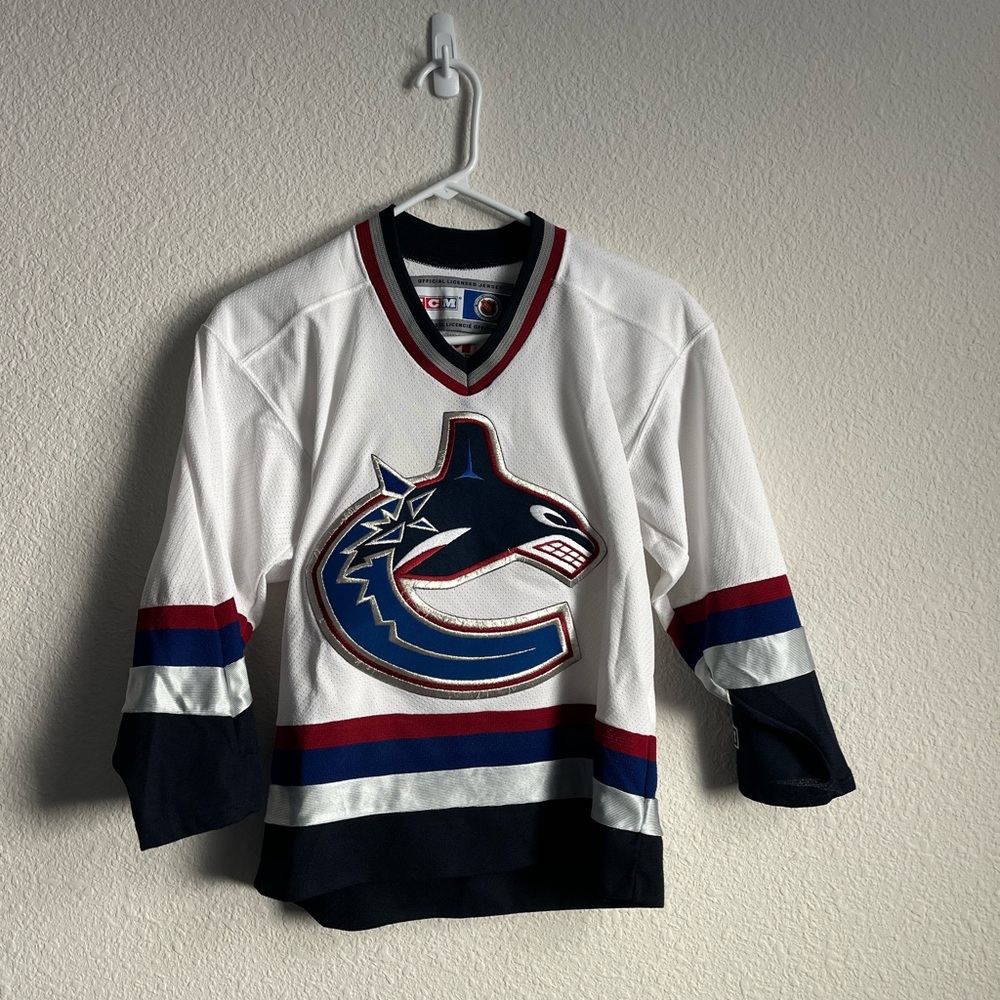 Vintage Vancouver CANUCKS 1998 CCM NHL Licensed Hockey Jersey Youth S/M